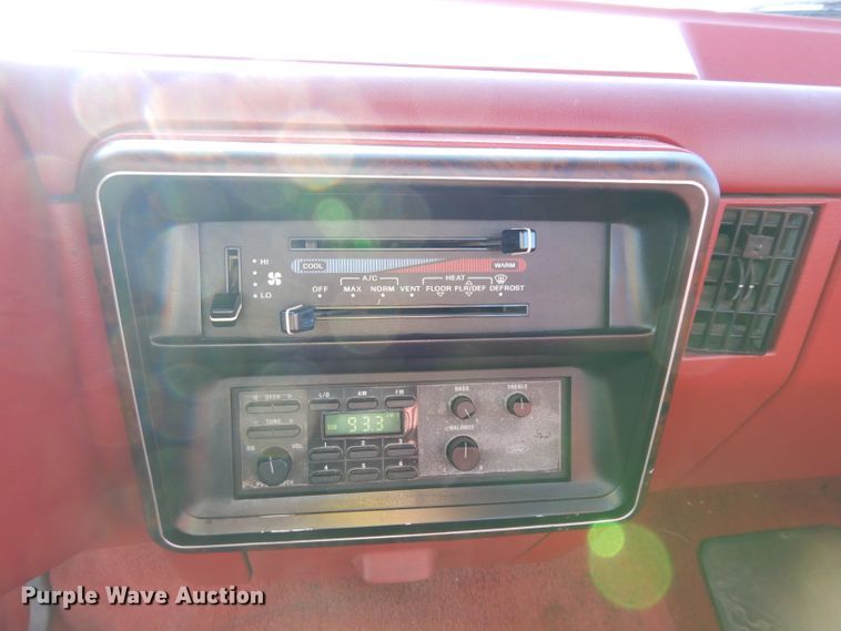 image for item DE4146 1989 Ford F250 XLT Lariat SuperCab pickup truck