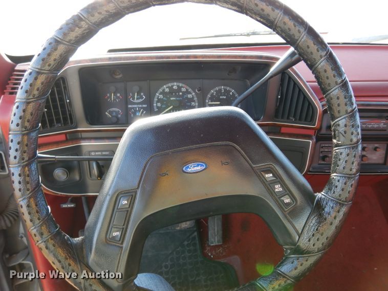 image for item DE4146 1989 Ford F250 XLT Lariat SuperCab pickup truck