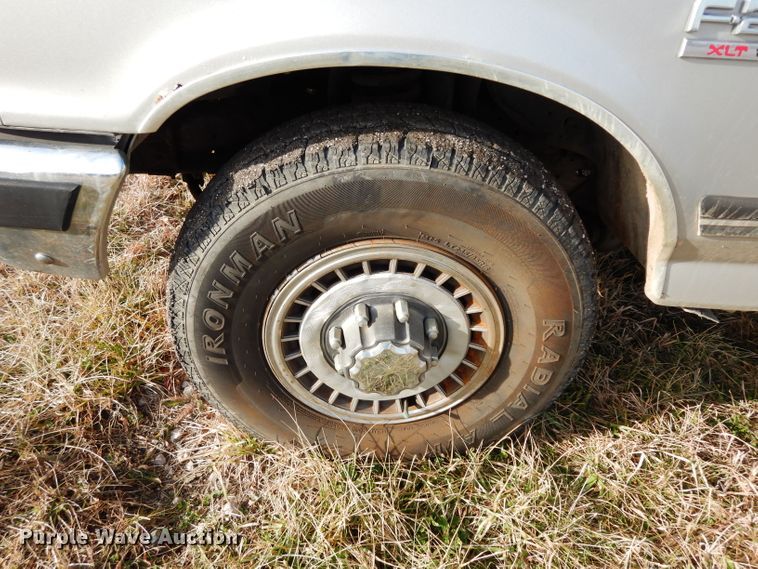 image for item DE4146 1989 Ford F250 XLT Lariat SuperCab pickup truck