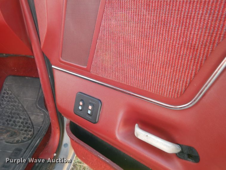 image for item DE4146 1989 Ford F250 XLT Lariat SuperCab pickup truck