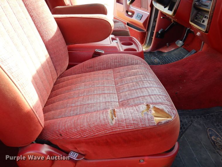 image for item DE4146 1989 Ford F250 XLT Lariat SuperCab pickup truck