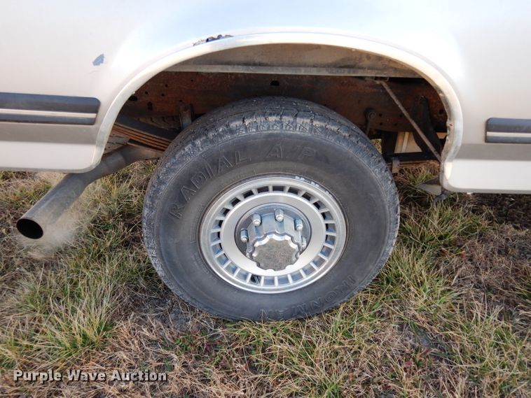 image for item DE4146 1989 Ford F250 XLT Lariat SuperCab pickup truck