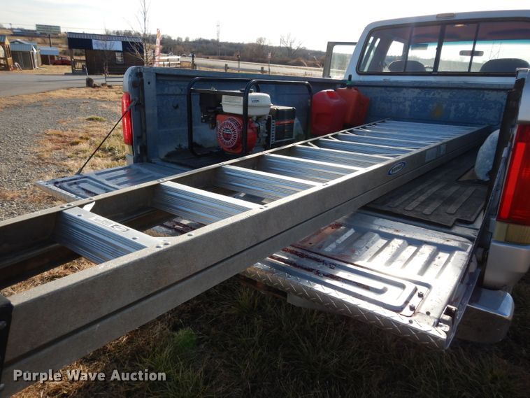 image for item DE4146 1989 Ford F250 XLT Lariat SuperCab pickup truck