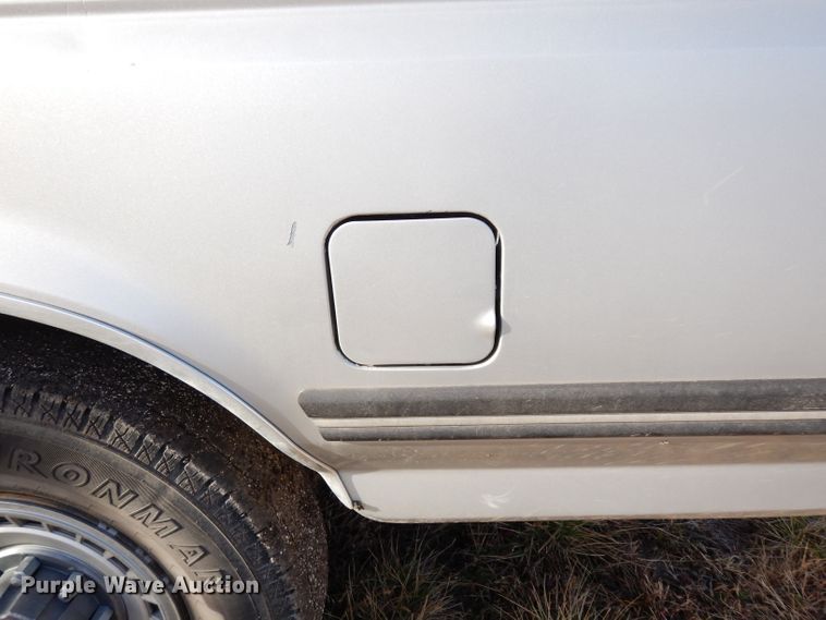 image for item DE4146 1989 Ford F250 XLT Lariat SuperCab pickup truck