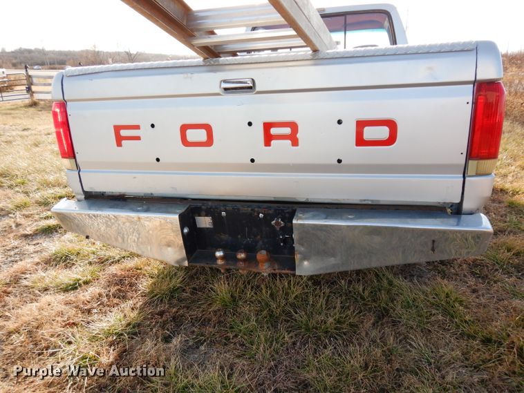 image for item DE4146 1989 Ford F250 XLT Lariat SuperCab pickup truck