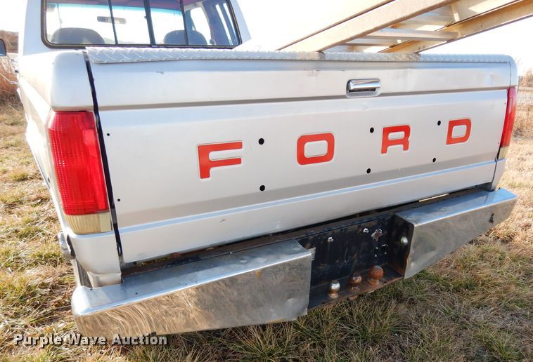 image for item DE4146 1989 Ford F250 XLT Lariat SuperCab pickup truck