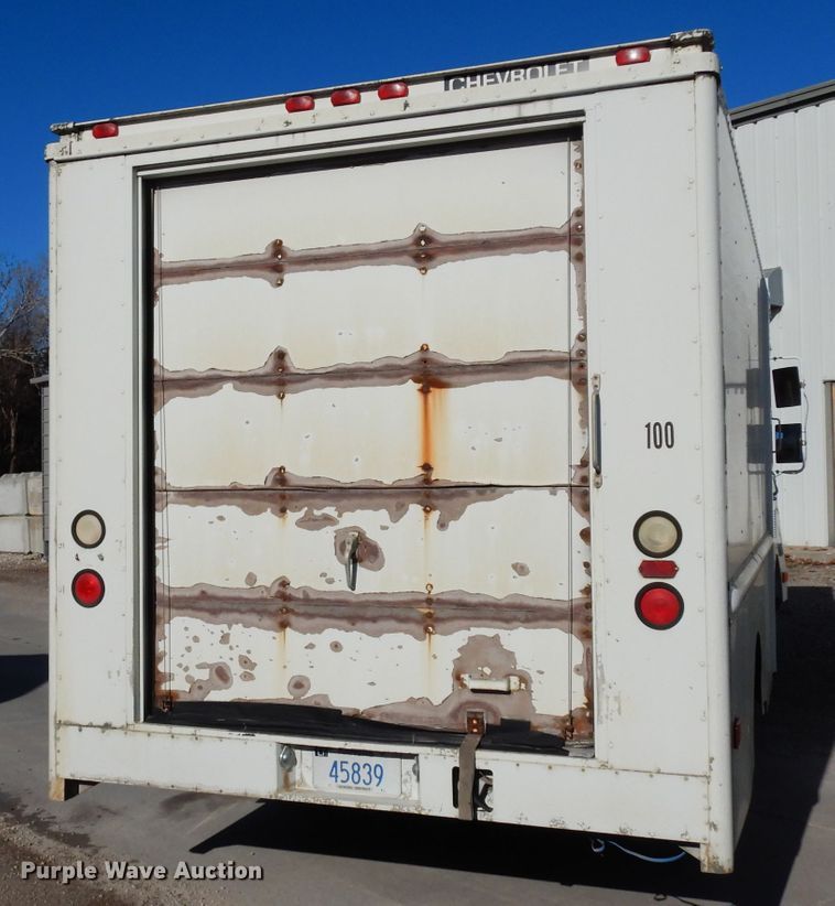 image for item DE4162 1999 Chevrolet P30 delivery truck