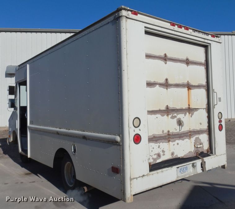 image for item DE4162 1999 Chevrolet P30 delivery truck