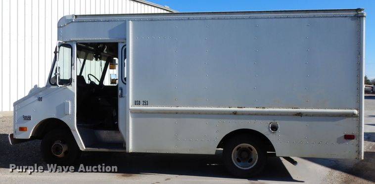 image for item DE4162 1999 Chevrolet P30 delivery truck