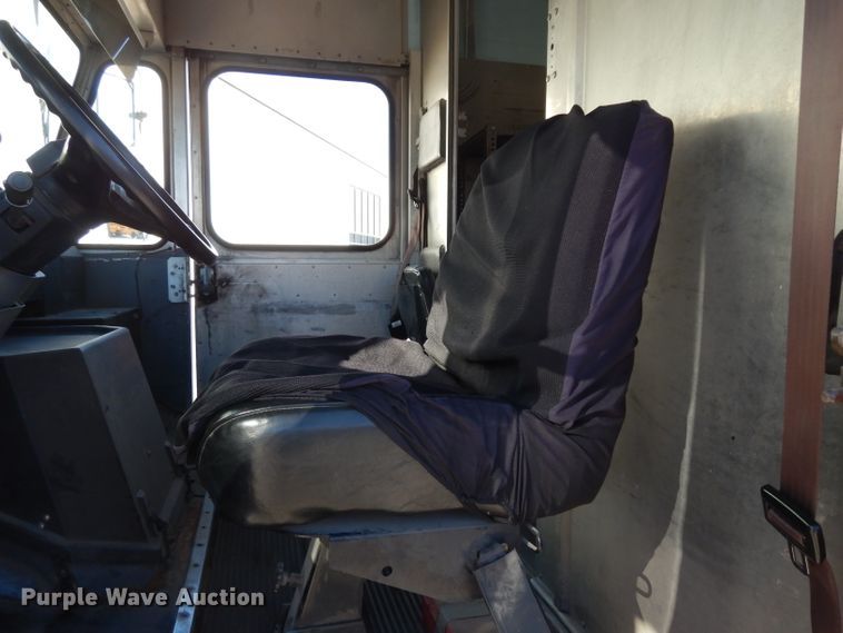 image for item DE4162 1999 Chevrolet P30 delivery truck