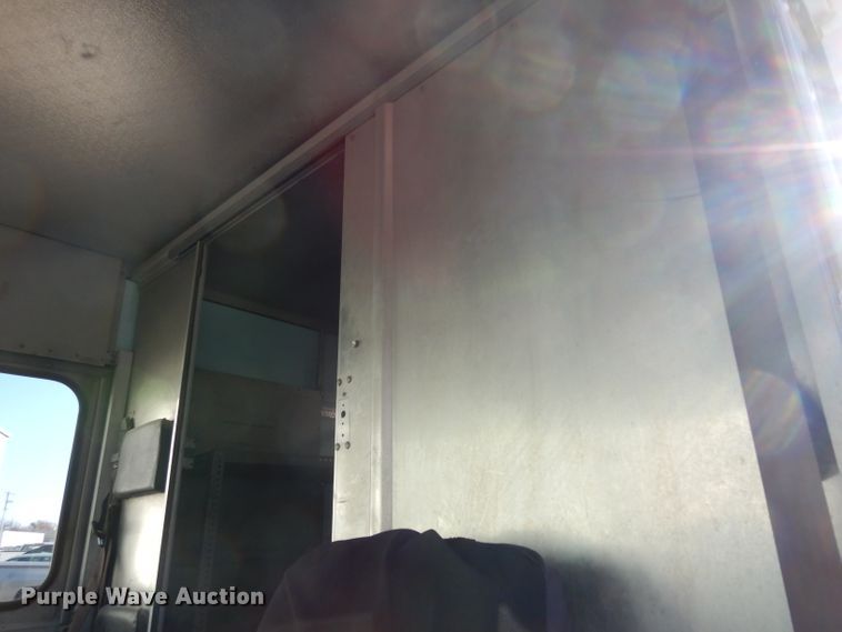 image for item DE4162 1999 Chevrolet P30 delivery truck