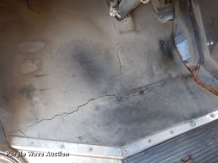 image for item DE4162 1999 Chevrolet P30 delivery truck