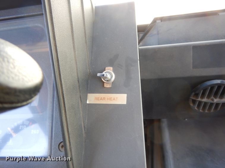 image for item DE4162 1999 Chevrolet P30 delivery truck