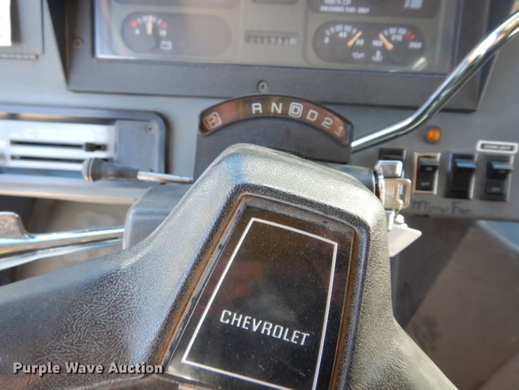 image for item DE4162 1999 Chevrolet P30 delivery truck