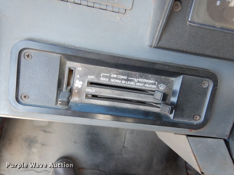 image for item DE4162 1999 Chevrolet P30 delivery truck