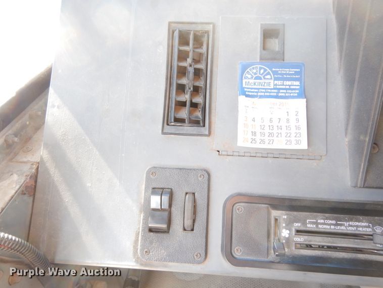 image for item DE4162 1999 Chevrolet P30 delivery truck