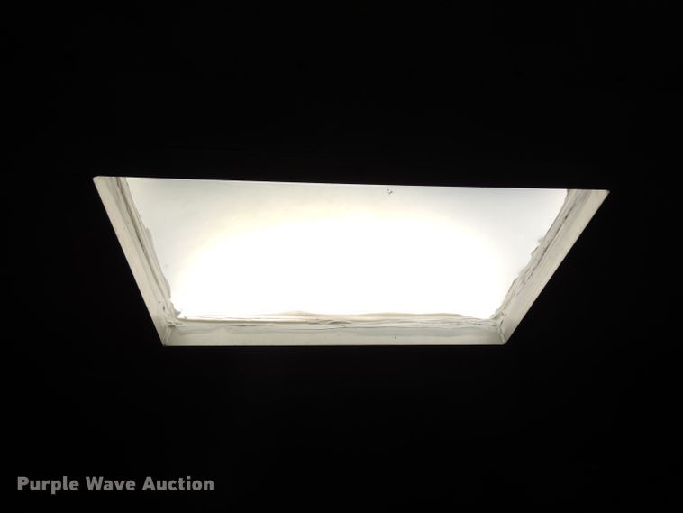 image for item DE4162 1999 Chevrolet P30 delivery truck