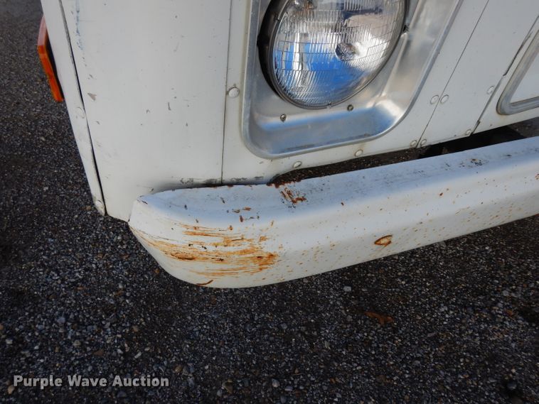 image for item DE4162 1999 Chevrolet P30 delivery truck