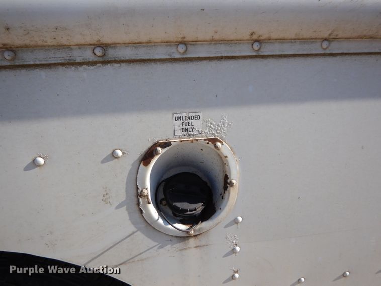 image for item DE4162 1999 Chevrolet P30 delivery truck