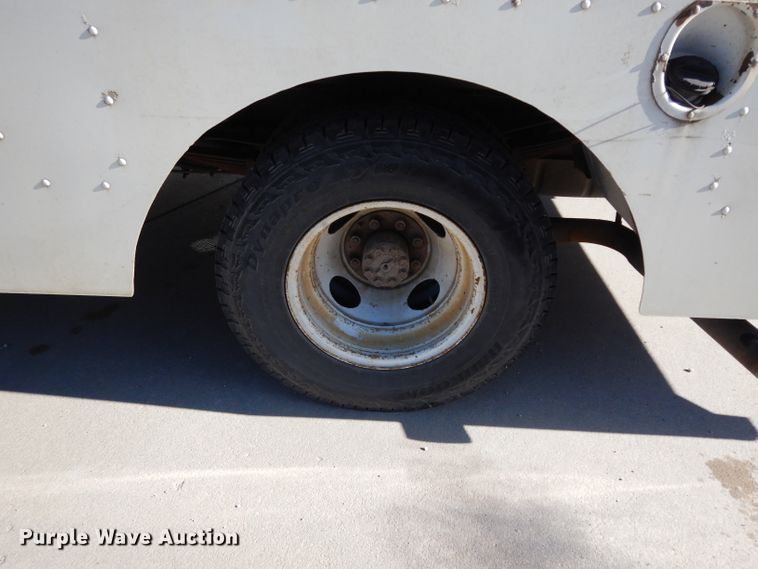 image for item DE4162 1999 Chevrolet P30 delivery truck