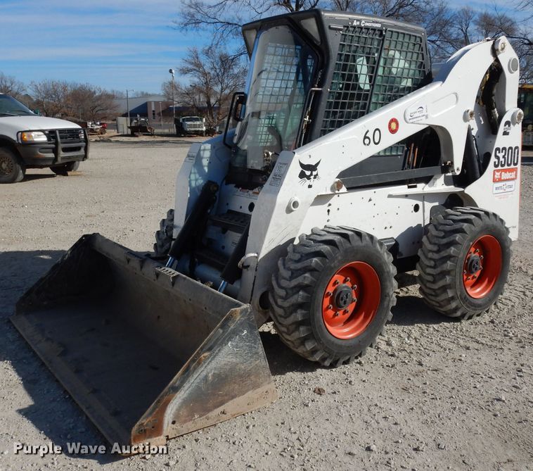 image for item DE4171 2007 Bobcat S300 skid steer