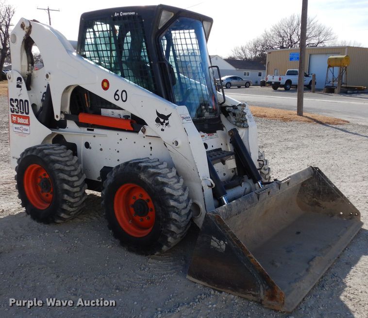 image for item DE4171 2007 Bobcat S300 skid steer
