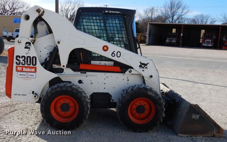 image for item DE4171 2007 Bobcat S300 skid steer