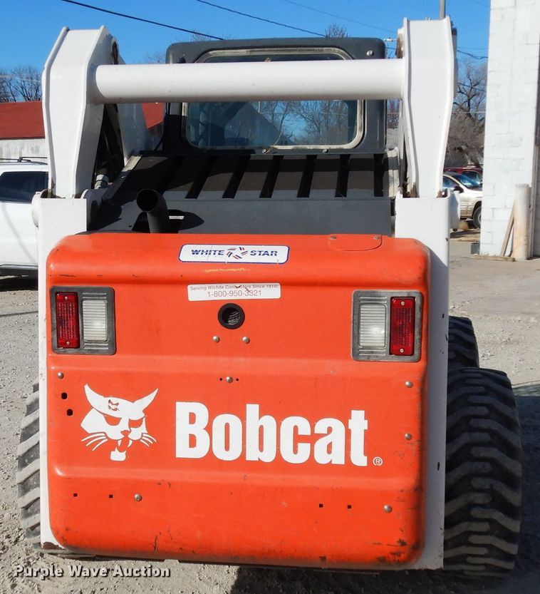 image for item DE4171 2007 Bobcat S300 skid steer