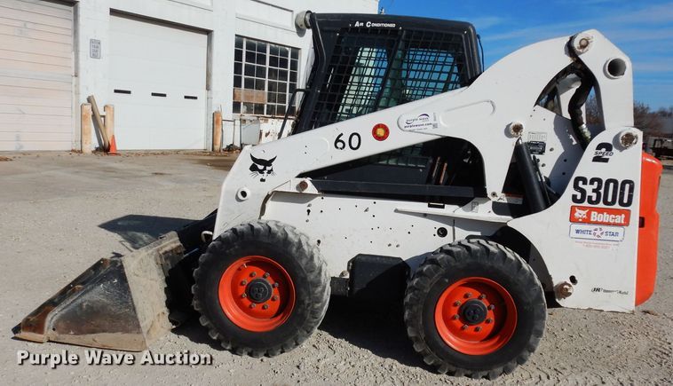 image for item DE4171 2007 Bobcat S300 skid steer