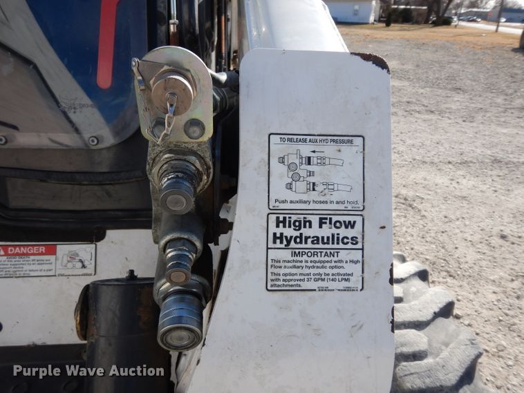 image for item DE4171 2007 Bobcat S300 skid steer