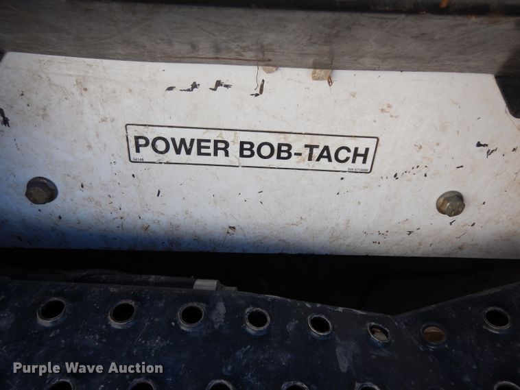 image for item DE4171 2007 Bobcat S300 skid steer