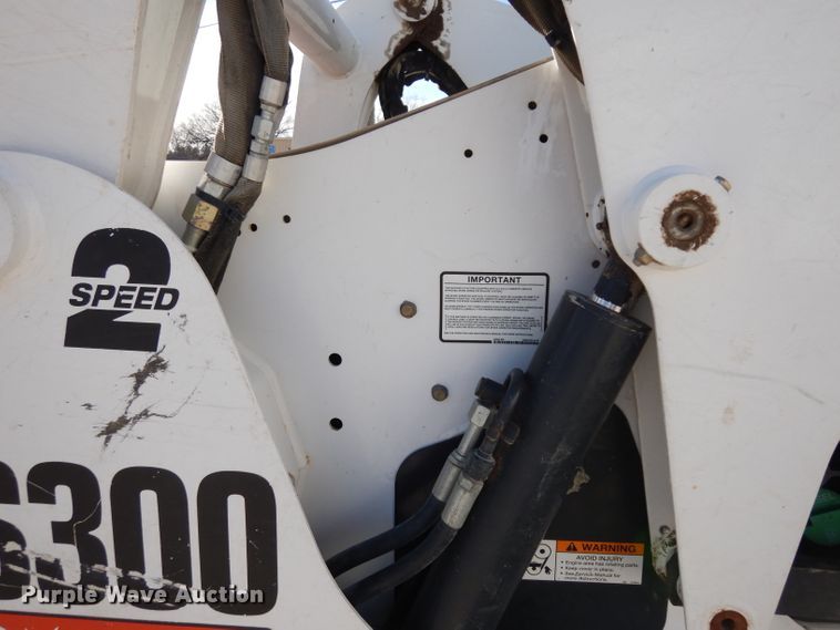 image for item DE4171 2007 Bobcat S300 skid steer