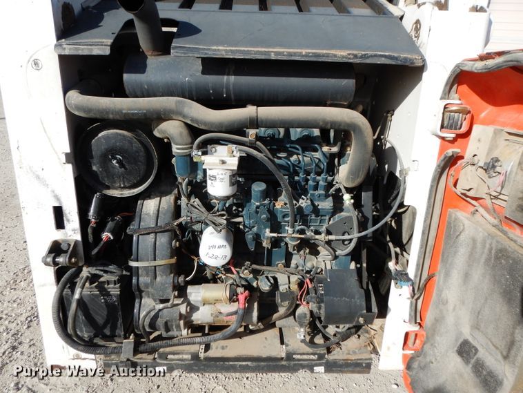 image for item DE4171 2007 Bobcat S300 skid steer