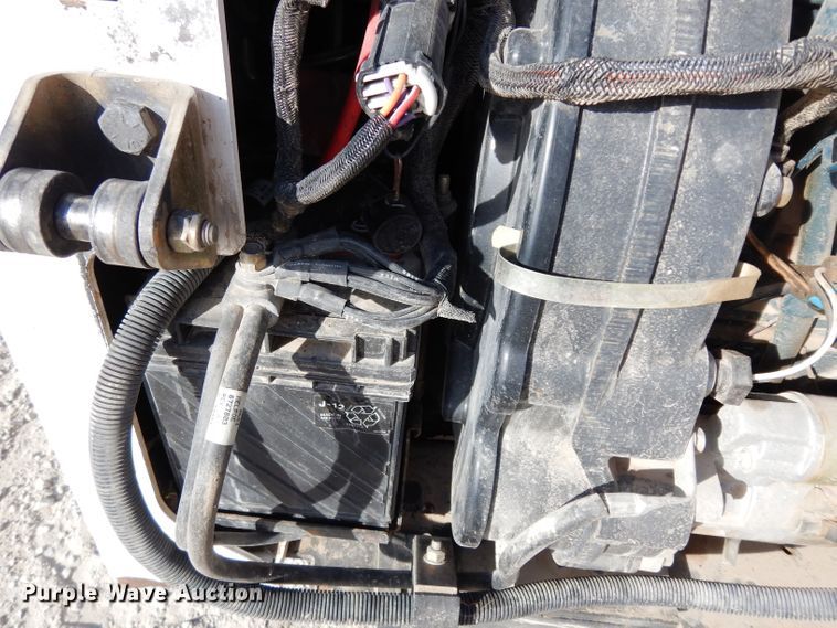 image for item DE4171 2007 Bobcat S300 skid steer