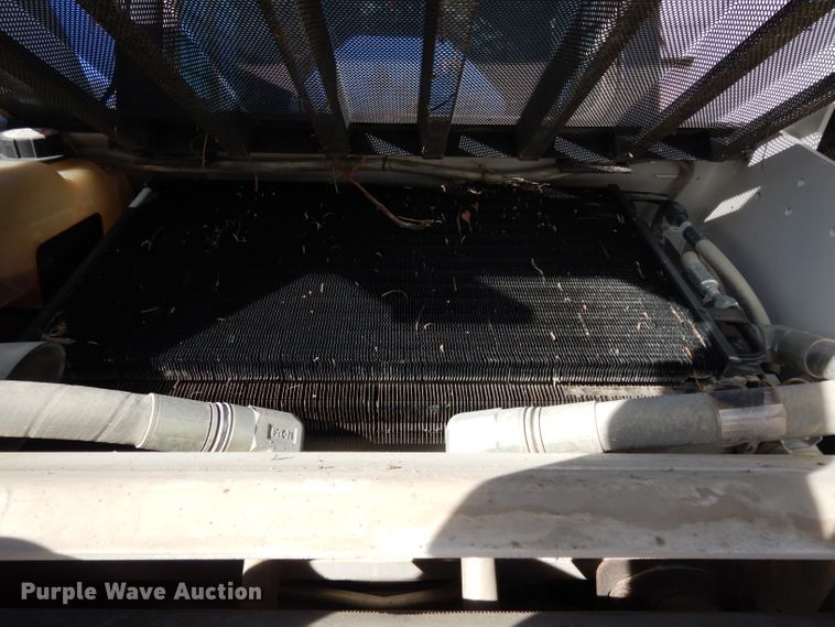 image for item DE4171 2007 Bobcat S300 skid steer