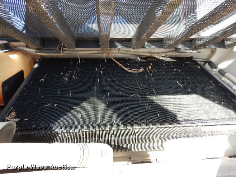 image for item DE4171 2007 Bobcat S300 skid steer