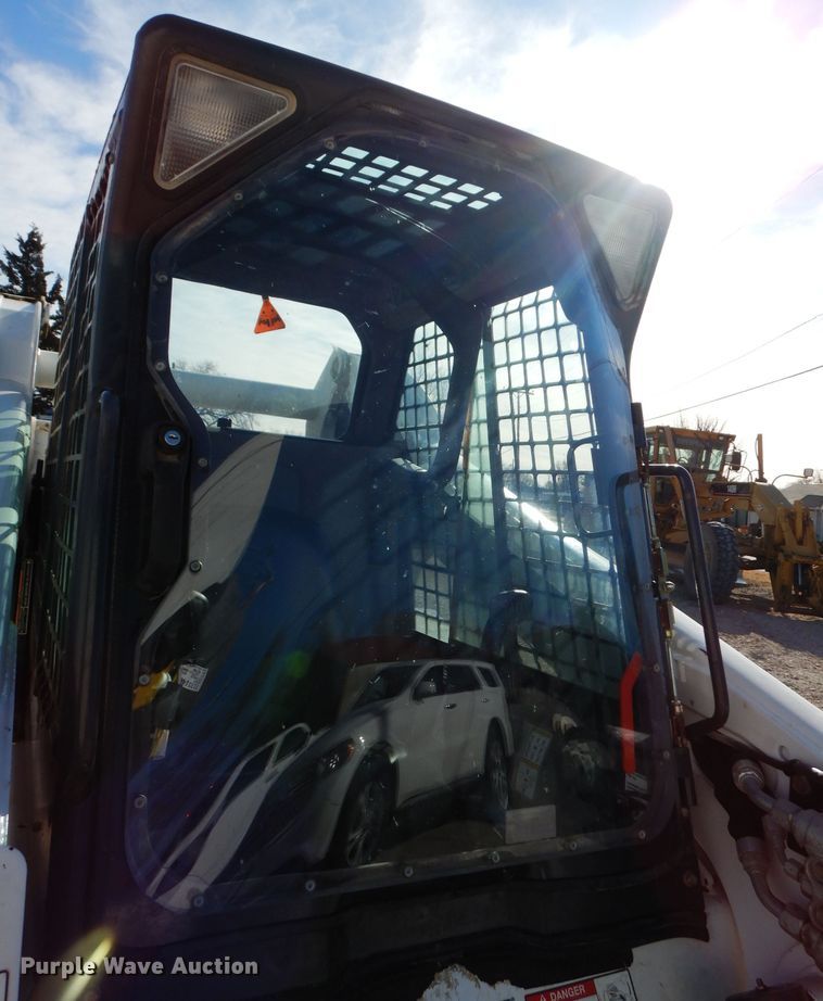 image for item DE4171 2007 Bobcat S300 skid steer