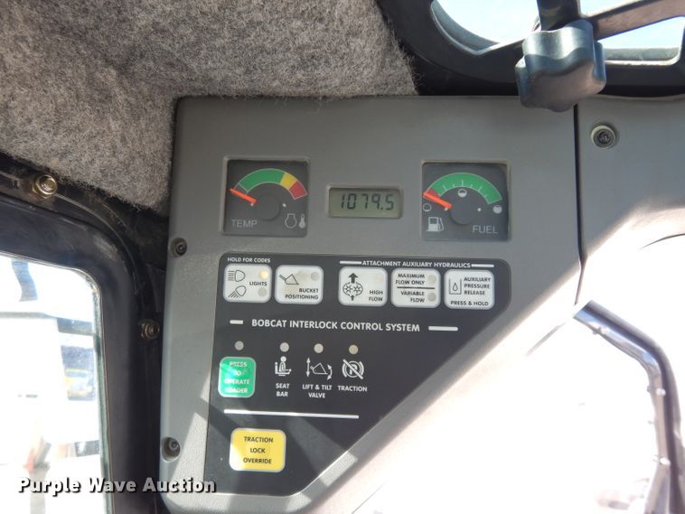 image for item DE4171 2007 Bobcat S300 skid steer