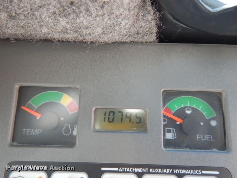 image for item DE4171 2007 Bobcat S300 skid steer