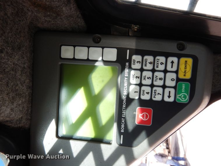 image for item DE4171 2007 Bobcat S300 skid steer