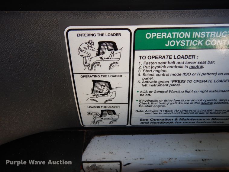 image for item DE4171 2007 Bobcat S300 skid steer