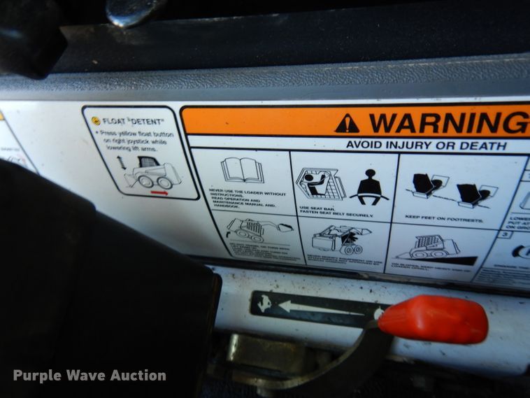 image for item DE4171 2007 Bobcat S300 skid steer