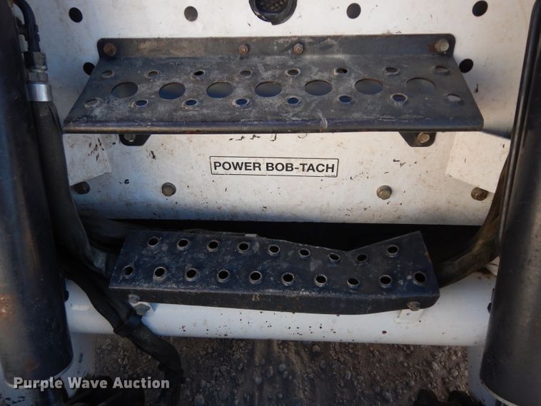 image for item DE4171 2007 Bobcat S300 skid steer