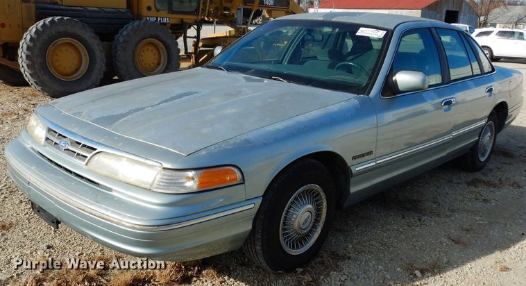 image for item DE4172 1995 Ford Crown Victoria