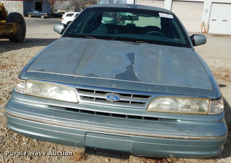 image for item DE4172 1995 Ford Crown Victoria