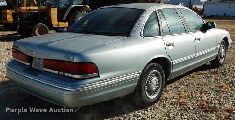 image for item DE4172 1995 Ford Crown Victoria