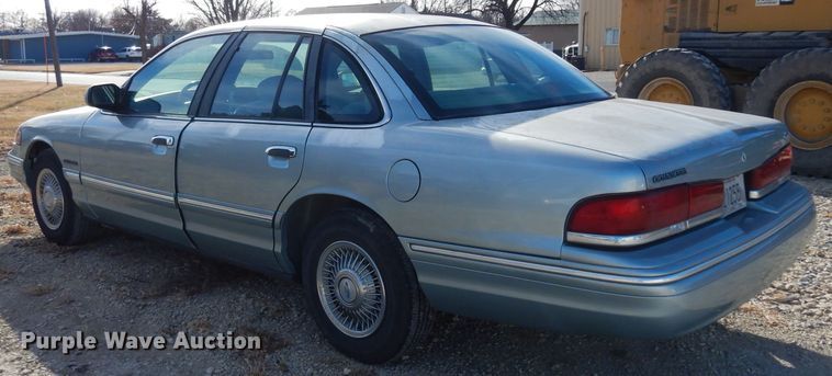 image for item DE4172 1995 Ford Crown Victoria