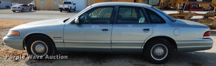image for item DE4172 1995 Ford Crown Victoria