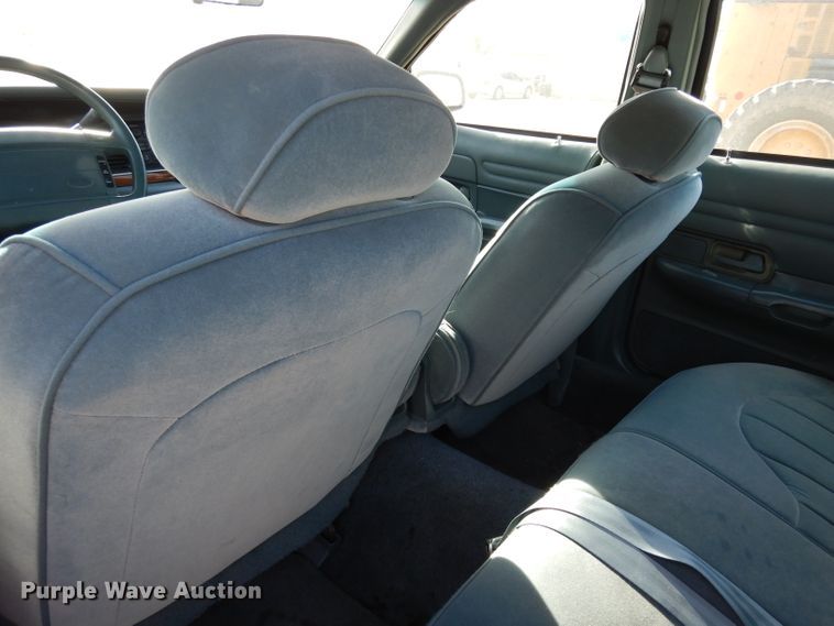 image for item DE4172 1995 Ford Crown Victoria