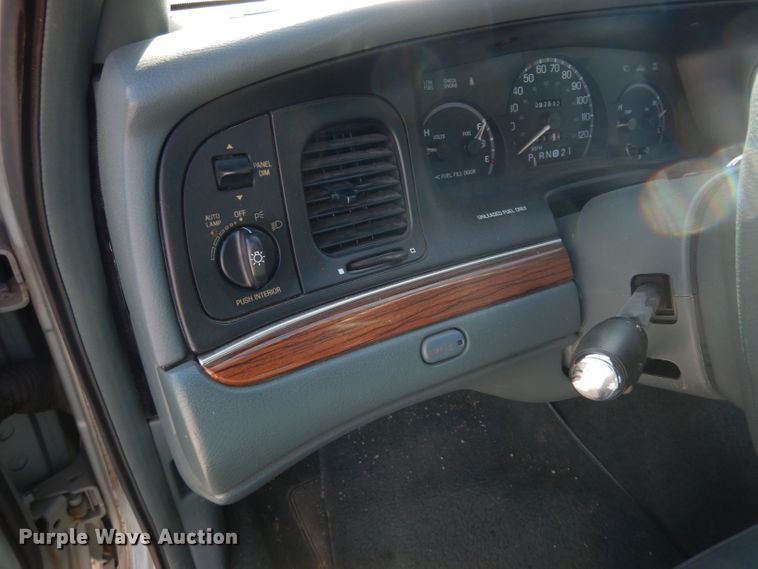 image for item DE4172 1995 Ford Crown Victoria